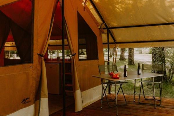 Onlycamp Le Pont Romain Yvré-lʼÉvêque エクステリア 写真