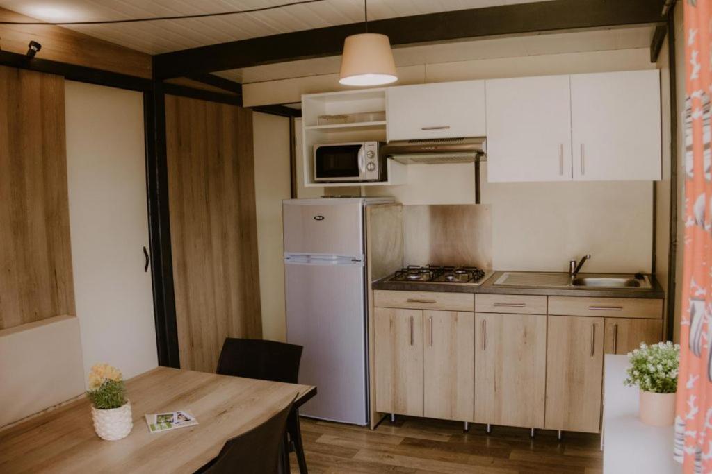 Onlycamp Le Pont Romain Yvré-lʼÉvêque エクステリア 写真